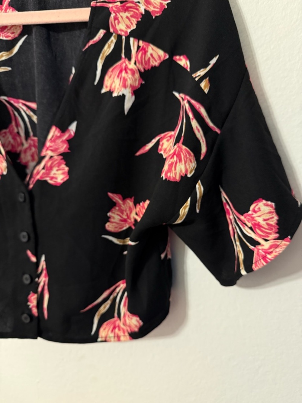 LEITH Floral Crop Top Black Pink Hawaiian Shirt Blouse Button Down V Neck Flowy - Picture 8 of 11